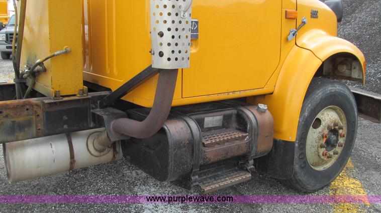 image for item G2030 2000 International 4900 truck cab and chassis