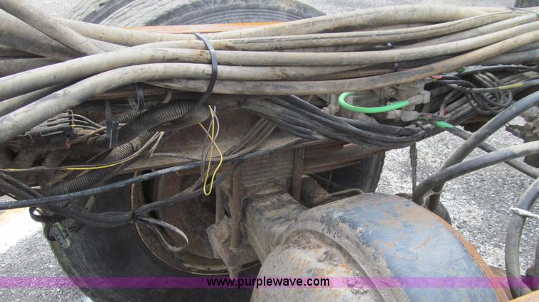 image for item G2030 2000 International 4900 truck cab and chassis