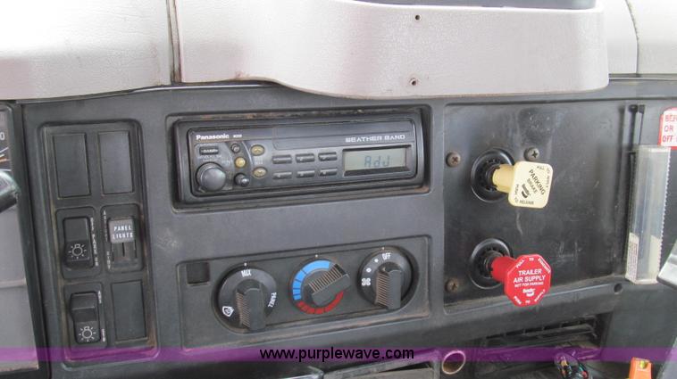 image for item G2030 2000 International 4900 truck cab and chassis