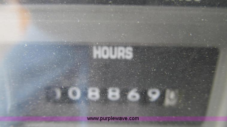 image for item G2030 2000 International 4900 truck cab and chassis