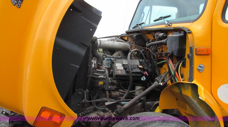 image for item G2030 2000 International 4900 truck cab and chassis