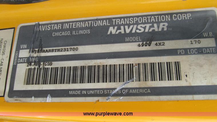 image for item G2030 2000 International 4900 truck cab and chassis