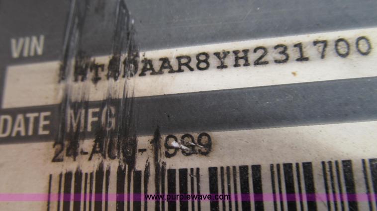 image for item G2030 2000 International 4900 truck cab and chassis