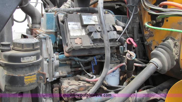 image for item G2031 2000 International 4900 truck cab and chassis