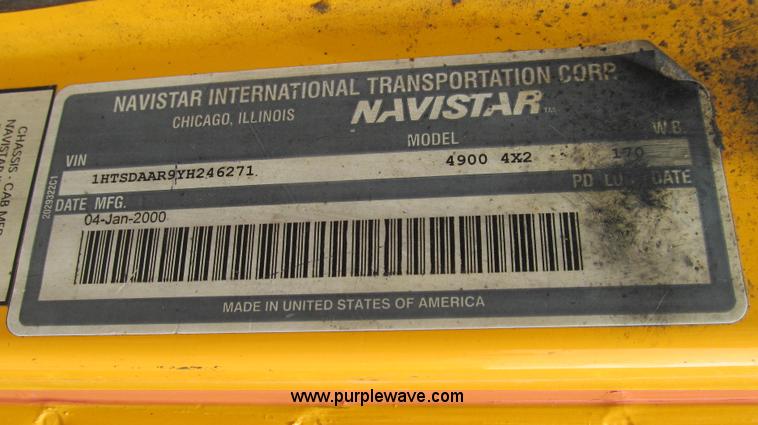 image for item G2031 2000 International 4900 truck cab and chassis