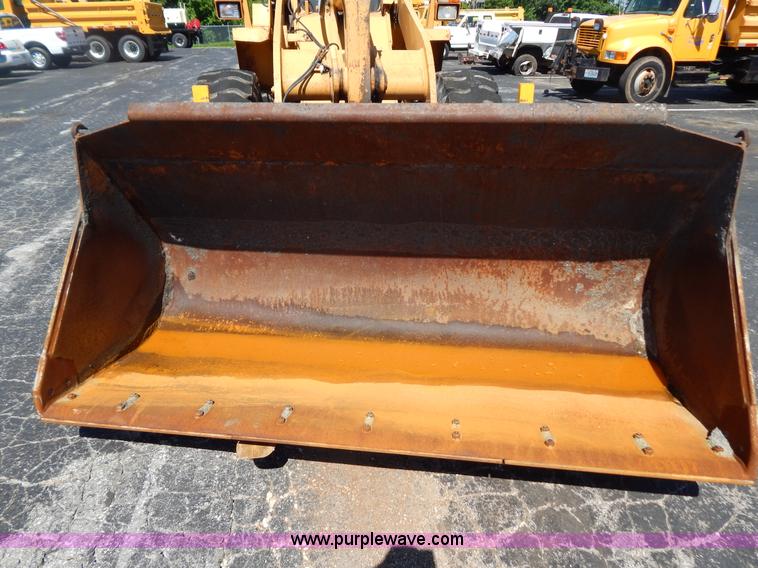 image for item G3264 1998 Case 621B wheel loader