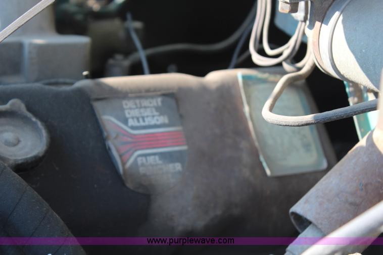 image for item G5021 1983 Ford F600 flatbed truck