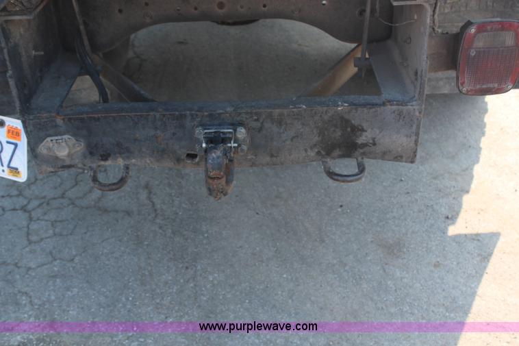 image for item G5021 1983 Ford F600 flatbed truck