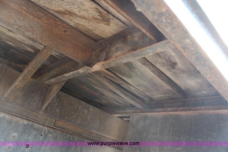 image for item G5021 1983 Ford F600 flatbed truck