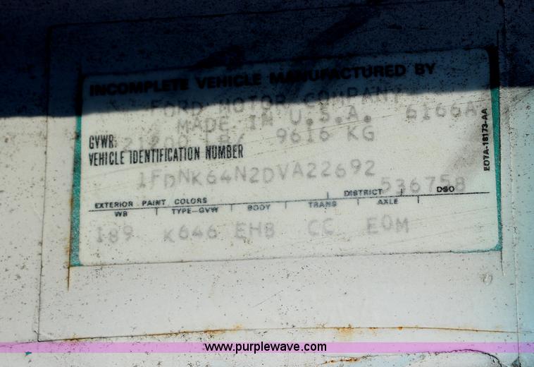 image for item G5021 1983 Ford F600 flatbed truck