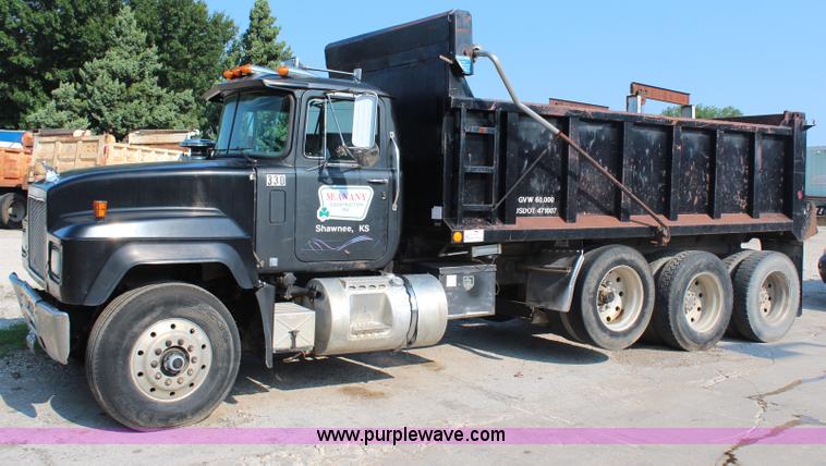 image for item G5022 1994 Mack RD688S dump truck