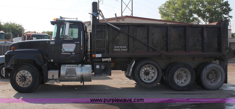 image for item G5022 1994 Mack RD688S dump truck