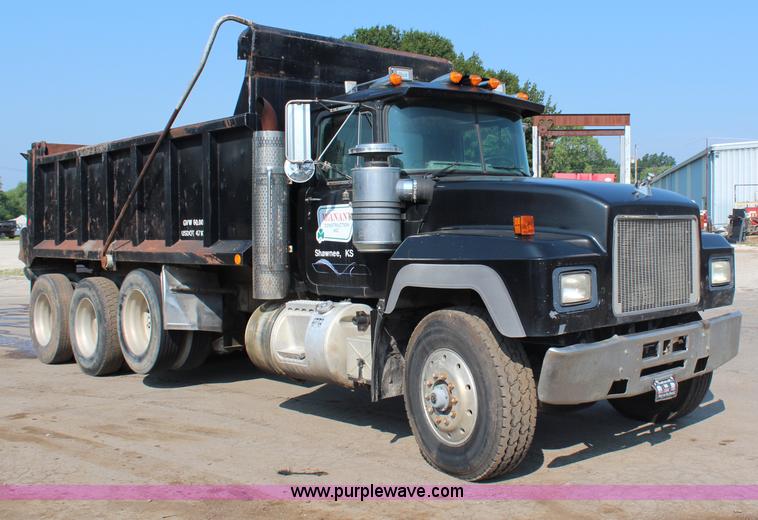 image for item G5022 1994 Mack RD688S dump truck
