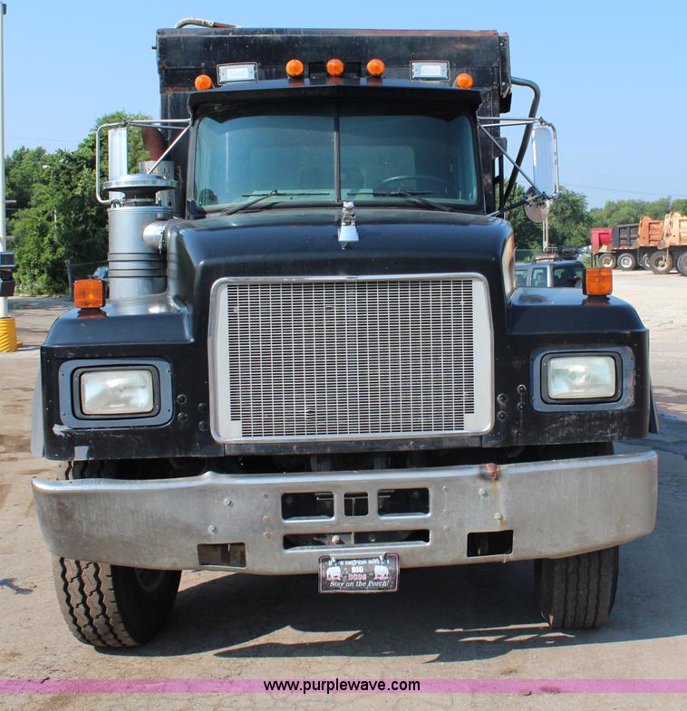 image for item G5022 1994 Mack RD688S dump truck
