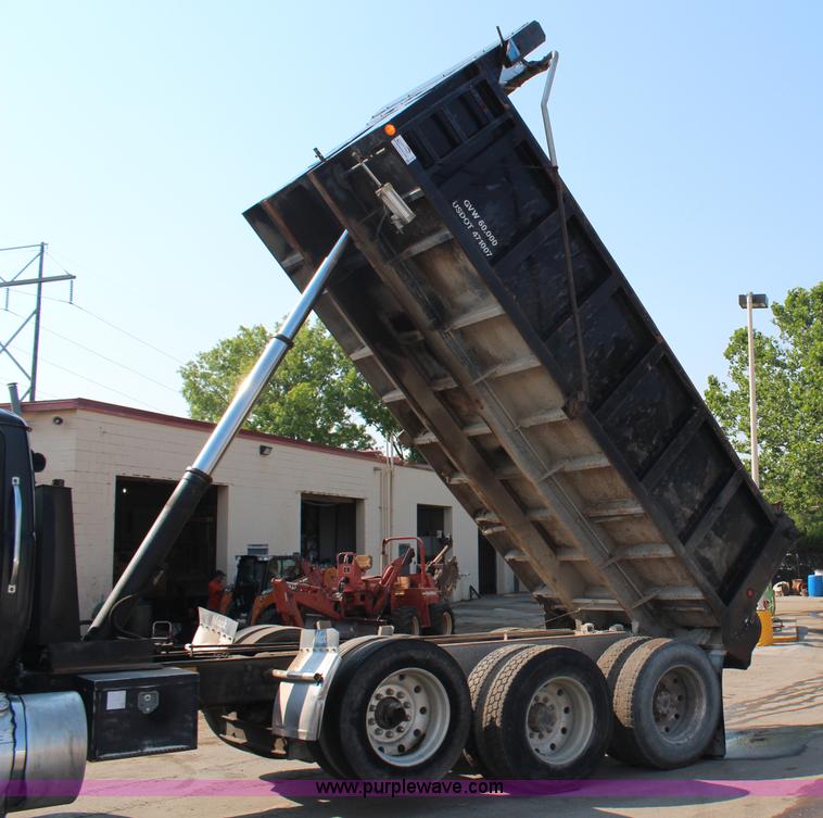 image for item G5022 1994 Mack RD688S dump truck