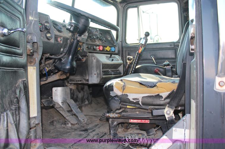 image for item G5022 1994 Mack RD688S dump truck