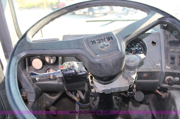 image for item G5022 1994 Mack RD688S dump truck