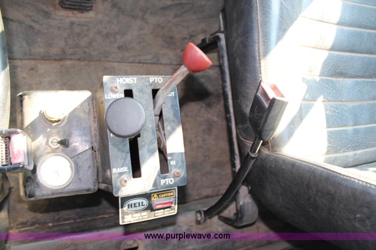 image for item G5022 1994 Mack RD688S dump truck