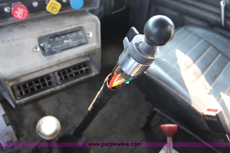 image for item G5022 1994 Mack RD688S dump truck