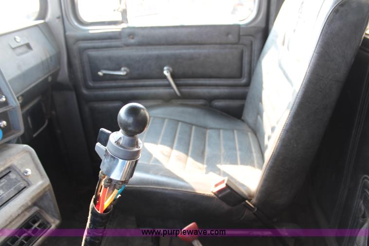 image for item G5022 1994 Mack RD688S dump truck