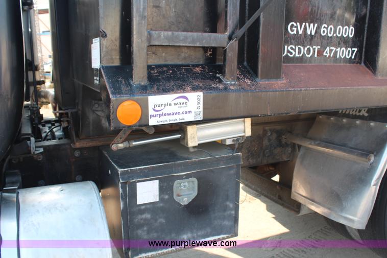 image for item G5022 1994 Mack RD688S dump truck