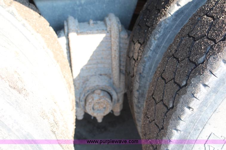 image for item G5022 1994 Mack RD688S dump truck