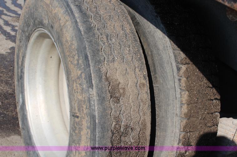 image for item G5022 1994 Mack RD688S dump truck