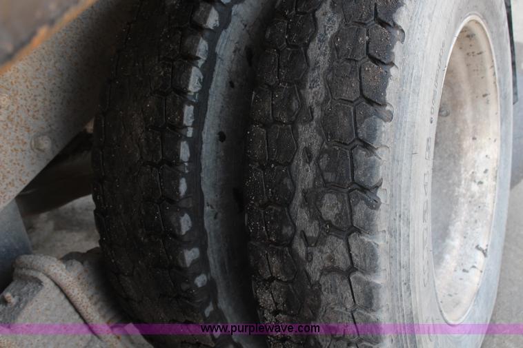 image for item G5022 1994 Mack RD688S dump truck