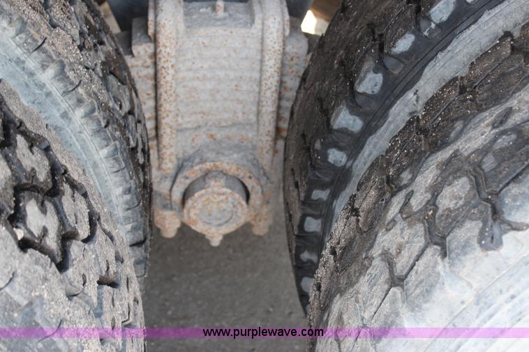 image for item G5022 1994 Mack RD688S dump truck