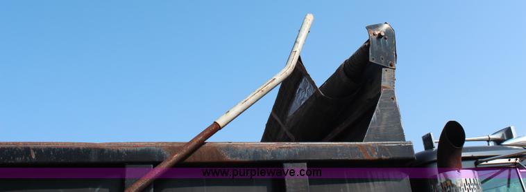 image for item G5022 1994 Mack RD688S dump truck