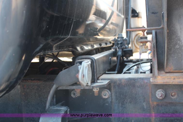 image for item G5022 1994 Mack RD688S dump truck