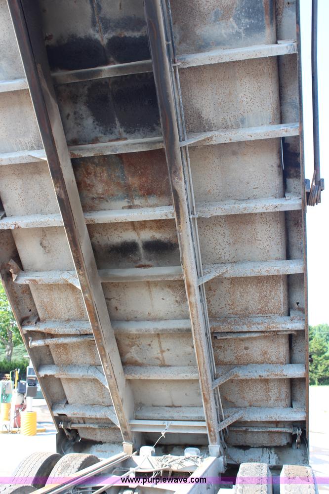 image for item G5022 1994 Mack RD688S dump truck