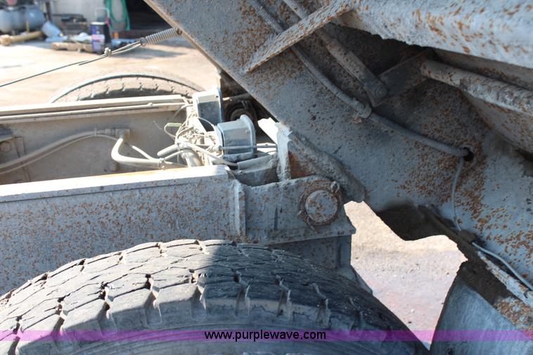 image for item G5022 1994 Mack RD688S dump truck