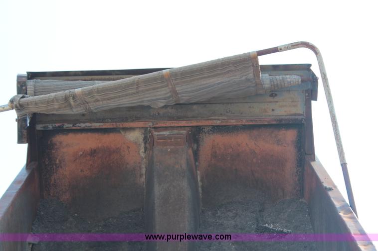 image for item G5022 1994 Mack RD688S dump truck