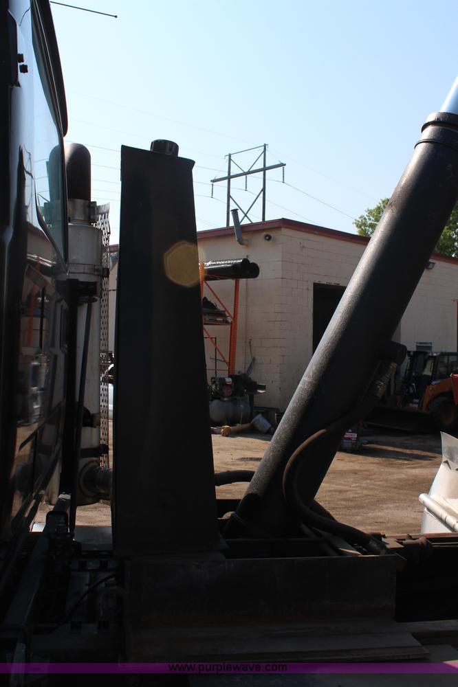 image for item G5022 1994 Mack RD688S dump truck