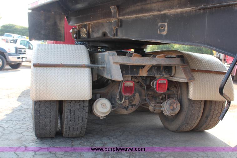 image for item G5023 1986 Ford LTL9000 semi truck