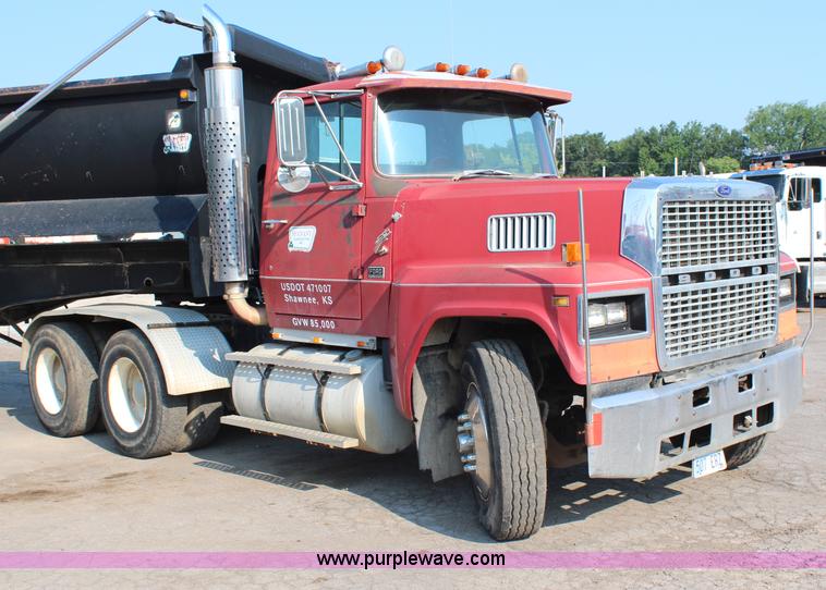 image for item G5023 1986 Ford LTL9000 semi truck