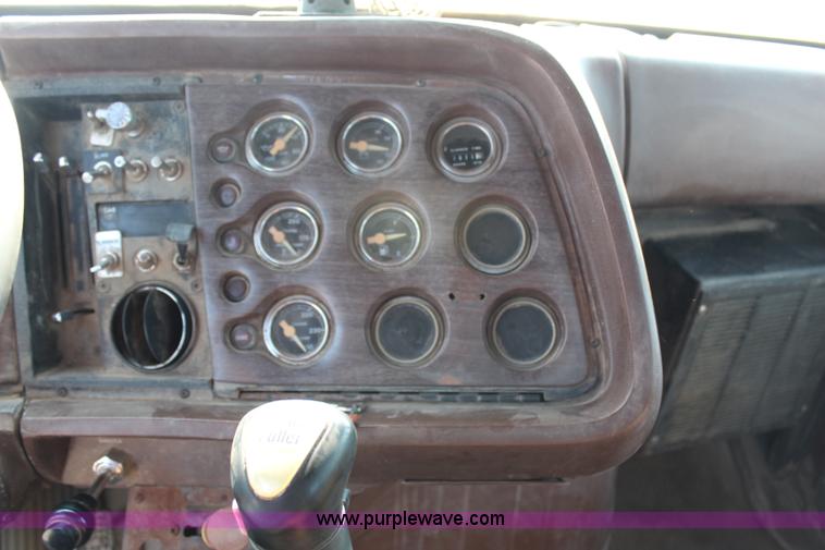 image for item G5023 1986 Ford LTL9000 semi truck