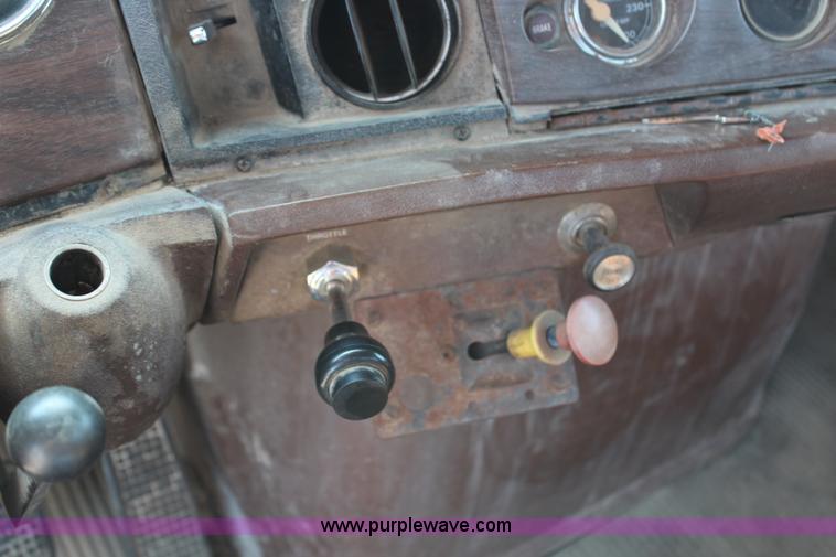 image for item G5023 1986 Ford LTL9000 semi truck