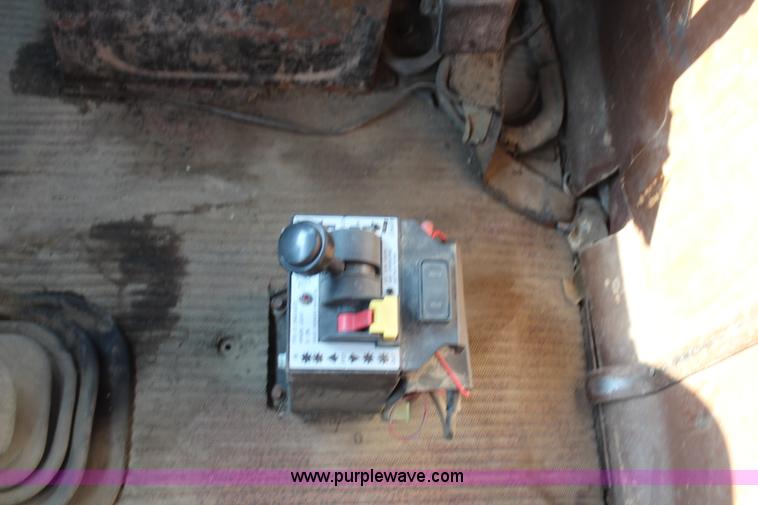 image for item G5023 1986 Ford LTL9000 semi truck