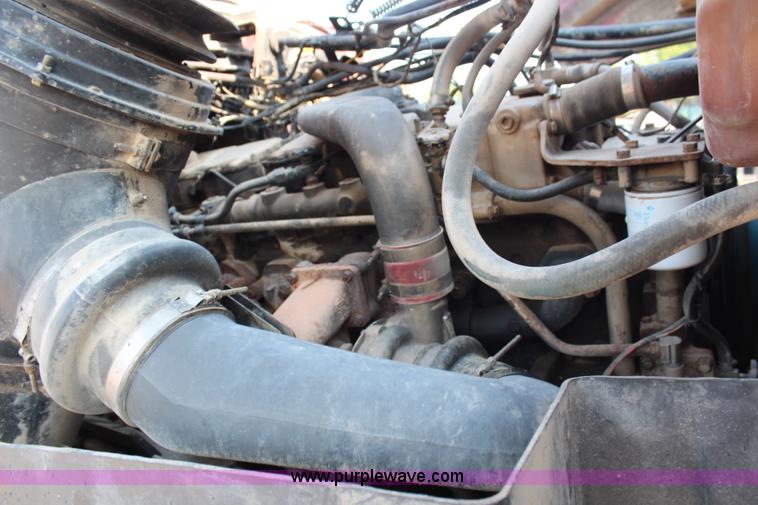 image for item G5023 1986 Ford LTL9000 semi truck