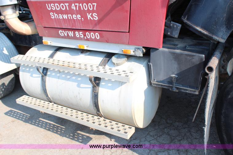 image for item G5023 1986 Ford LTL9000 semi truck