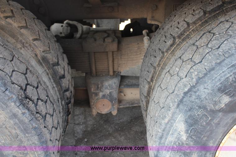 image for item G5023 1986 Ford LTL9000 semi truck