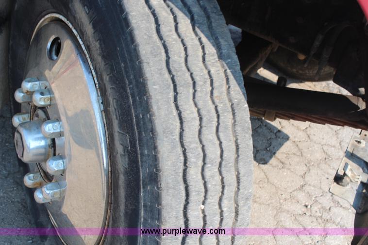 image for item G5023 1986 Ford LTL9000 semi truck