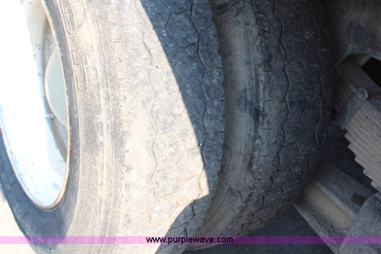 image for item G5023 1986 Ford LTL9000 semi truck