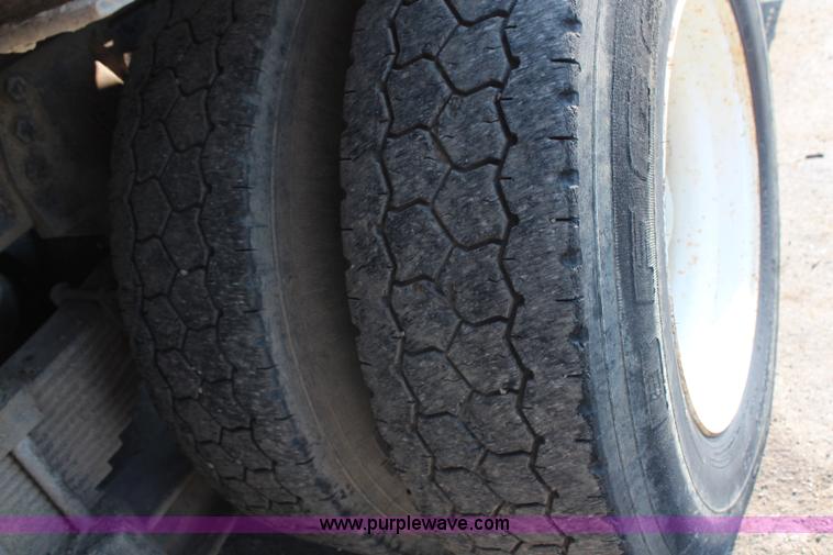 image for item G5023 1986 Ford LTL9000 semi truck