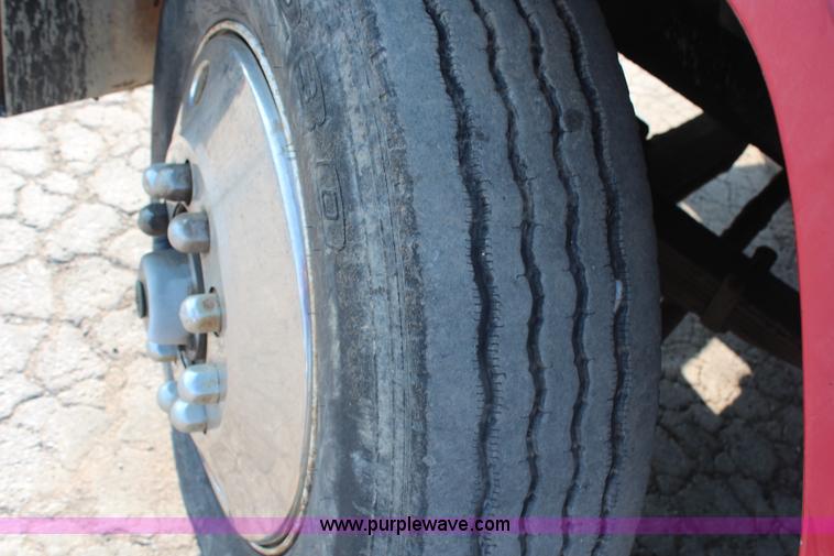 image for item G5023 1986 Ford LTL9000 semi truck