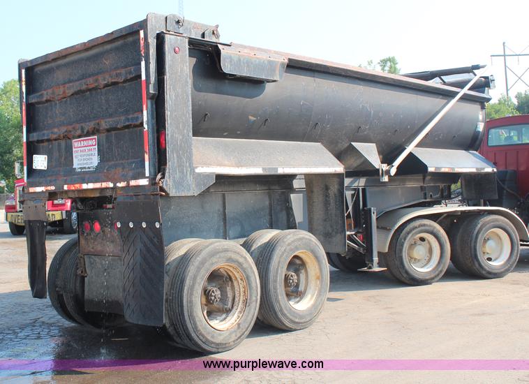 image for item G5024 1985 Freuhauf barrel end dump trailer