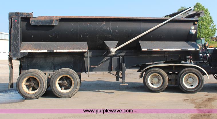 image for item G5024 1985 Freuhauf barrel end dump trailer