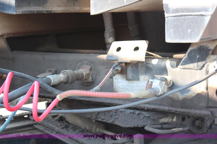 image for item G5024 1985 Freuhauf barrel end dump trailer